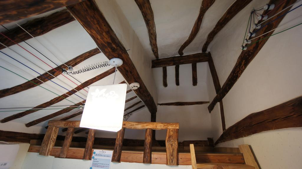 1928 Suimmaru Hanok Guesthouse Jeonju Rom bilde