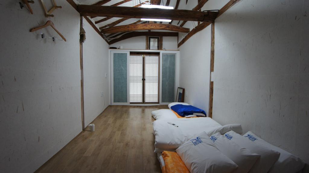 1928 Suimmaru Hanok Guesthouse Jeonju Rom bilde